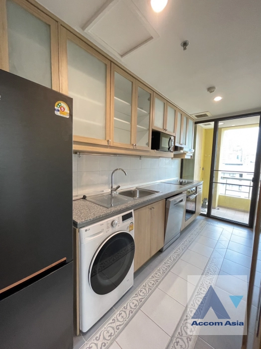  2 Bedrooms  Condominium For Rent in Ploenchit, Bangkok  near BTS Chitlom (AA41885)