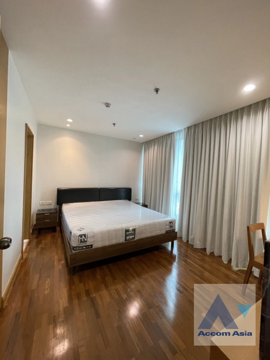  2 Bedrooms  Condominium For Rent in Ploenchit, Bangkok  near BTS Chitlom (AA41885)