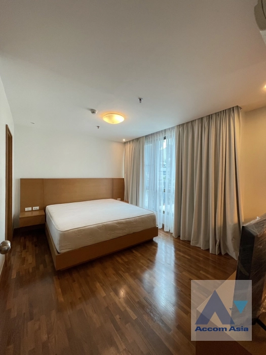  2 Bedrooms  Condominium For Rent in Ploenchit, Bangkok  near BTS Chitlom (AA41887)