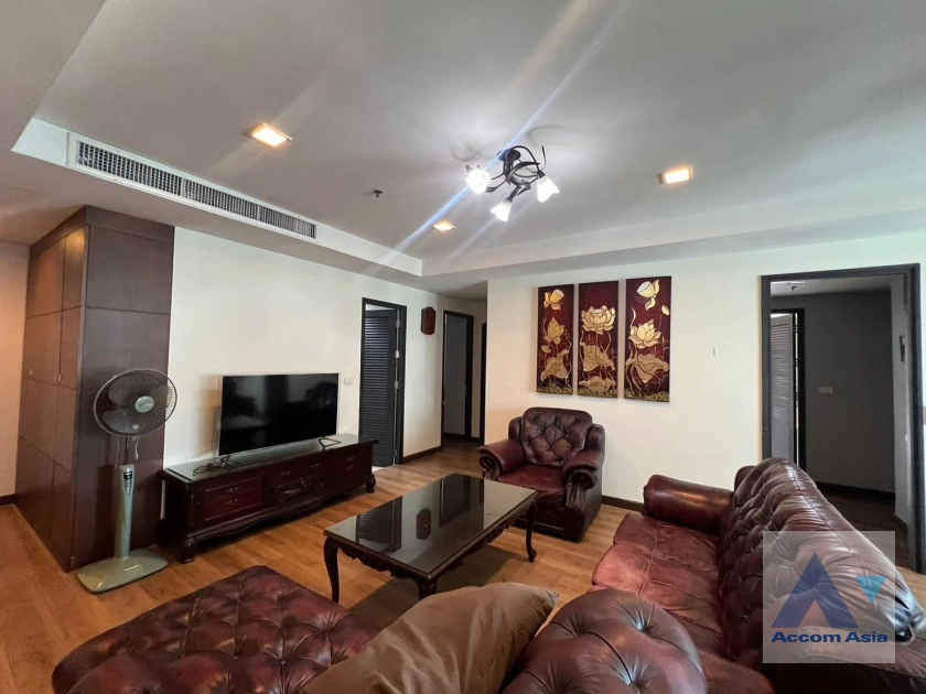  3 Bedrooms  Condominium For Rent in Sukhumvit, Bangkok  near BTS Ekkamai (AA41890)