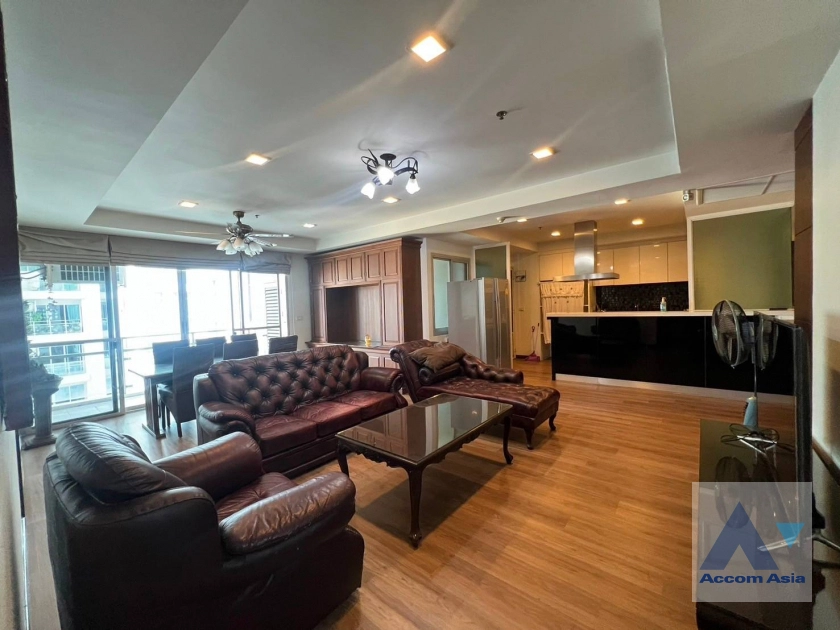  3 Bedrooms  Condominium For Rent in Sukhumvit, Bangkok  near BTS Ekkamai (AA41890)