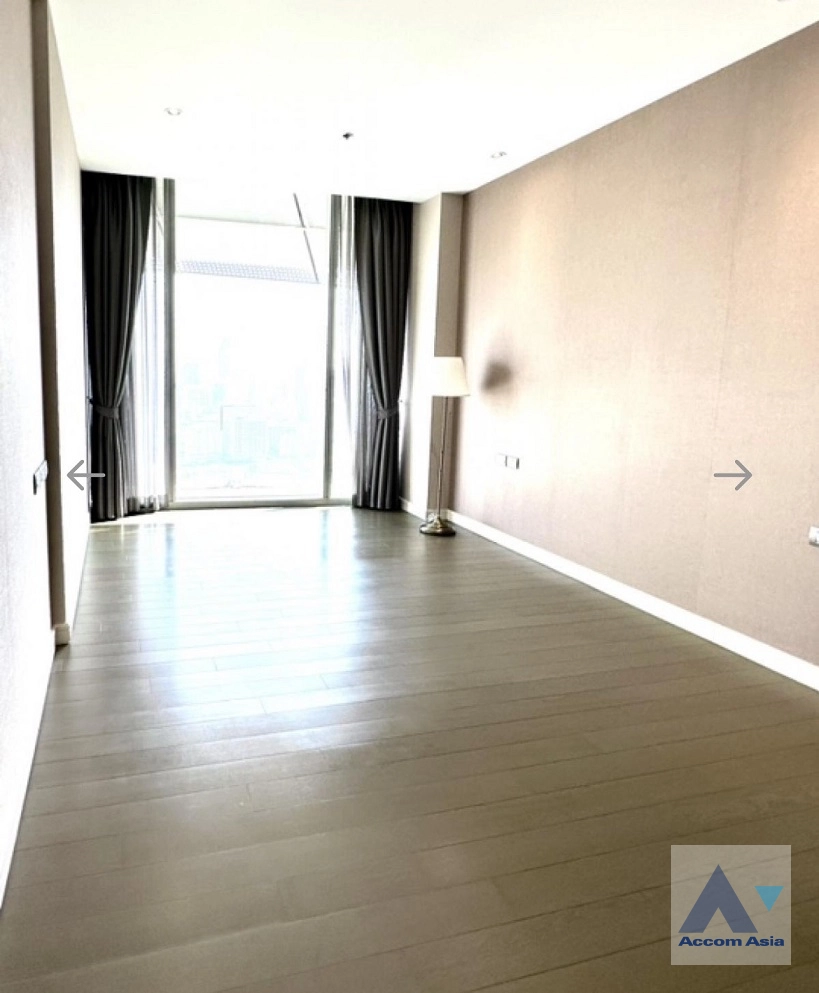  2 Bedrooms  Condominium For Sale in Ploenchit, Bangkok  near BTS Ratchadamri (AA41891)