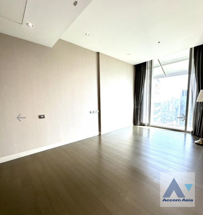  2 Bedrooms  Condominium For Sale in Ploenchit, Bangkok  near BTS Ratchadamri (AA41891)