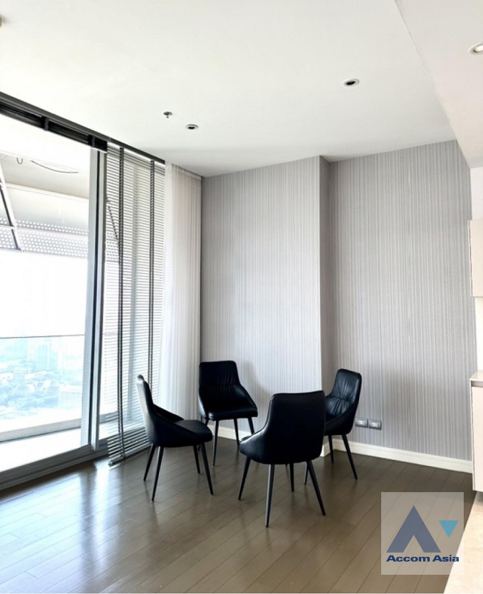  2 Bedrooms  Condominium For Sale in Ploenchit, Bangkok  near BTS Ratchadamri (AA41891)