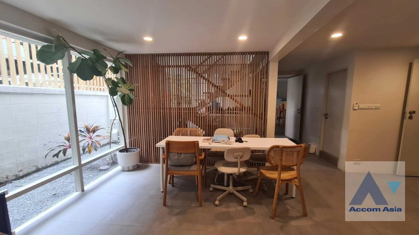 Home Office |  2 Bedrooms  House For Rent in Sukhumvit, Bangkok  near BTS Phrom Phong (AA41892)