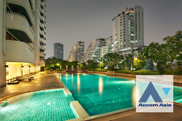  4 Bedrooms  Apartment For Rent in Sukhumvit, Bangkok  near BTS Phrom Phong (AA41893)