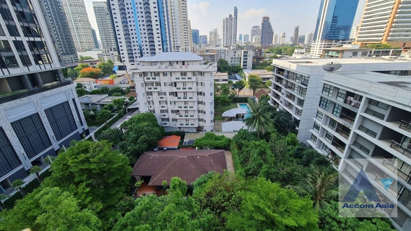  2 Bedrooms  Condominium For Rent in Sukhumvit, Bangkok  near BTS Ekkamai (AA41905)