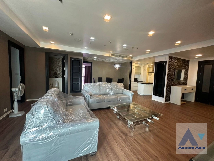  3 Bedrooms  Condominium For Rent in Sukhumvit, Bangkok  near BTS Ekkamai (AA41909)