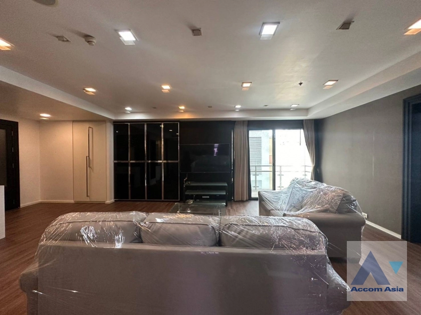  3 Bedrooms  Condominium For Rent in Sukhumvit, Bangkok  near BTS Ekkamai (AA41909)