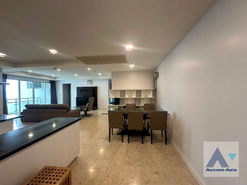  3 Bedrooms  Condominium For Rent in Sukhumvit, Bangkok  near BTS Ekkamai (AA41910)