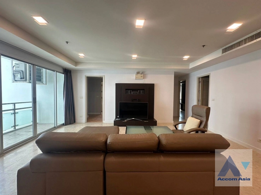  3 Bedrooms  Condominium For Rent in Sukhumvit, Bangkok  near BTS Ekkamai (AA41910)