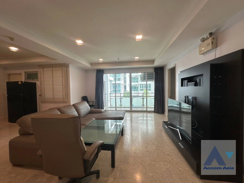  3 Bedrooms  Condominium For Rent in Sukhumvit, Bangkok  near BTS Ekkamai (AA41910)