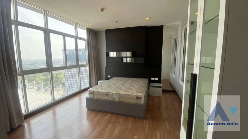  3 Bedrooms  Condominium For Rent in Bangna, Bangkok  near BTS Bang Na (AA41931)