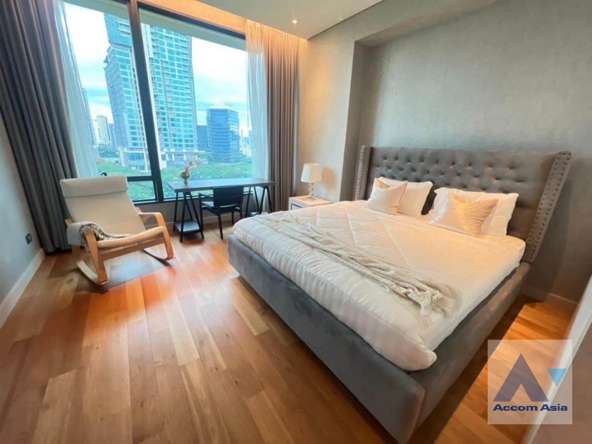  2 Bedrooms  Condominium For Rent in Ploenchit, Bangkok  near BTS Ratchadamri (AA41935)