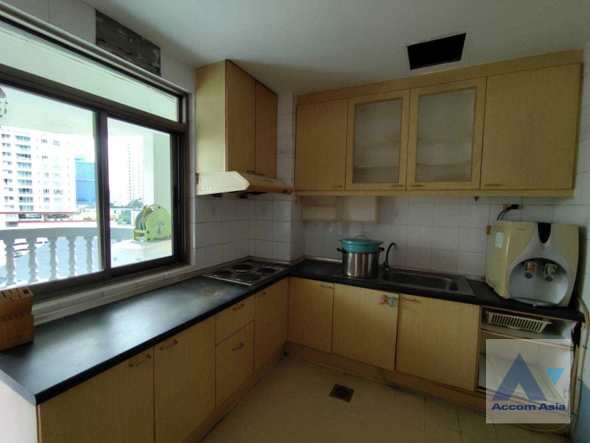  3 Bedrooms  Condominium For Sale in Sukhumvit, Bangkok  near BTS Phrom Phong (AA41943)