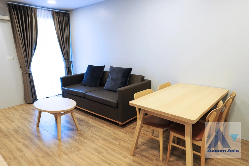  2 Bedrooms  Apartment For Rent in Sukhumvit, Bangkok  near BTS Asok (AA41944)