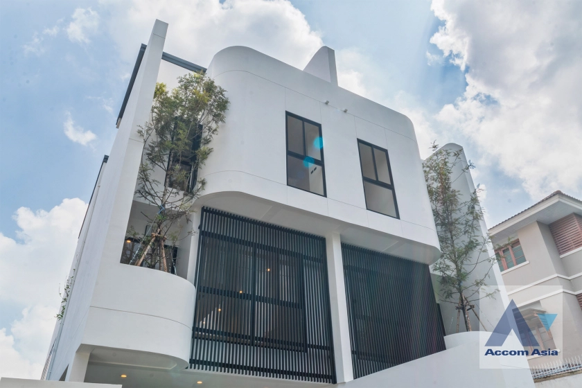 4  3 br House For Sale in Sukhumvit ,Bangkok BTS Punnawithi at THE SHADE 101 AA41945