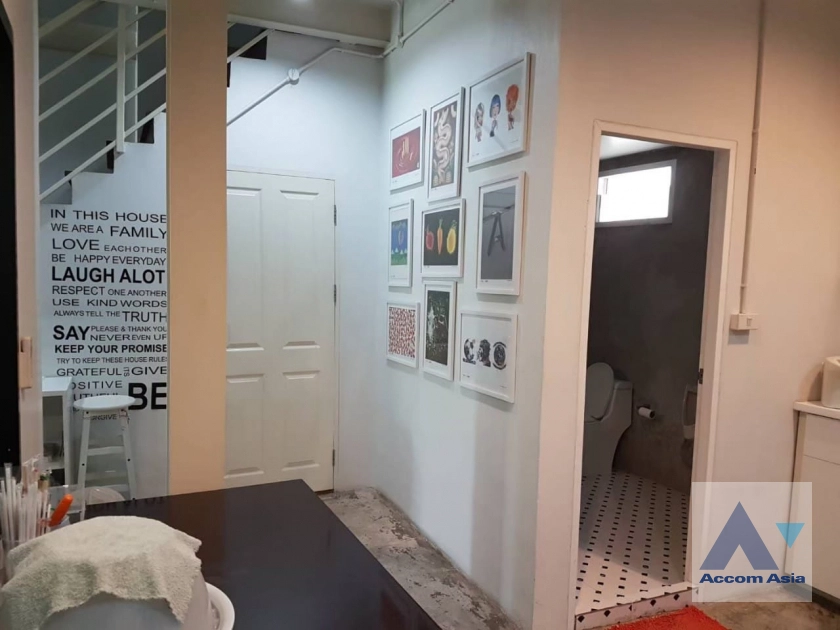 6  Shophouse for rent and sale in silom ,Bangkok BTS Sala Daeng AA41949