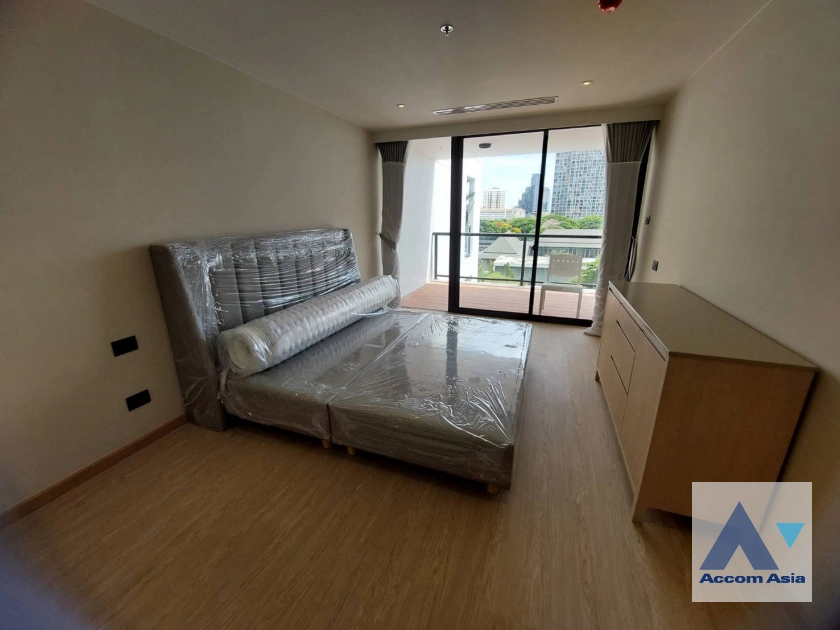  3 Bedrooms  Apartment For Rent in Sathorn, Bangkok  near BTS Sala Daeng - MRT Lumphini (AA41953)