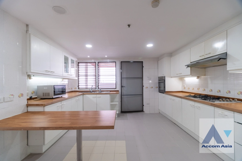  3 Bedrooms  Apartment For Rent in Sukhumvit, Bangkok  near BTS Thong Lo (AA41954)