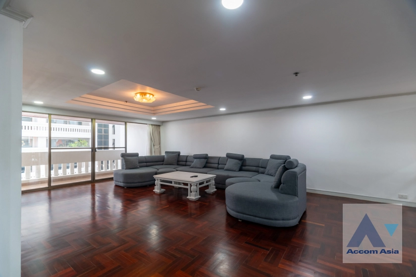  3 Bedrooms  Apartment For Rent in Sukhumvit, Bangkok  near BTS Thong Lo (AA41954)