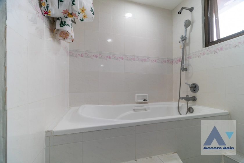 35  3 br Apartment For Rent in Sukhumvit ,Bangkok BTS Thong Lo at Suite For Family AA41954