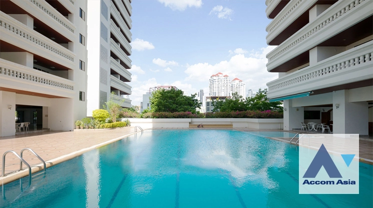  3 Bedrooms  Apartment For Rent in Sukhumvit, Bangkok  near BTS Thong Lo (AA41955)