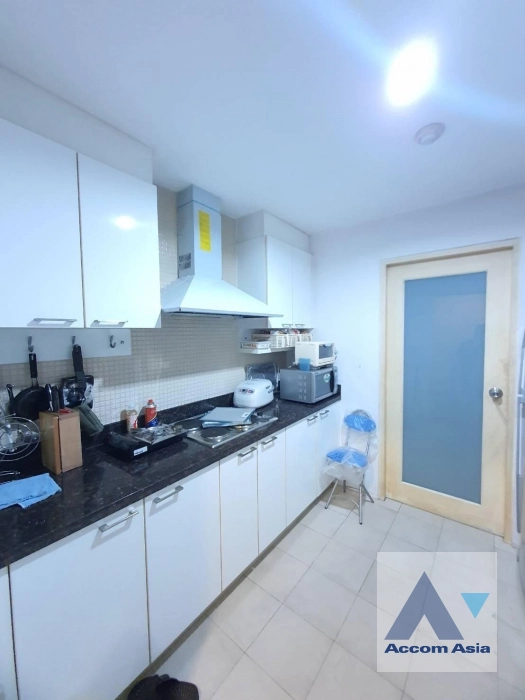  2 Bedrooms  Condominium For Sale in Sukhumvit, Bangkok  near BTS Phrom Phong (AA41960)