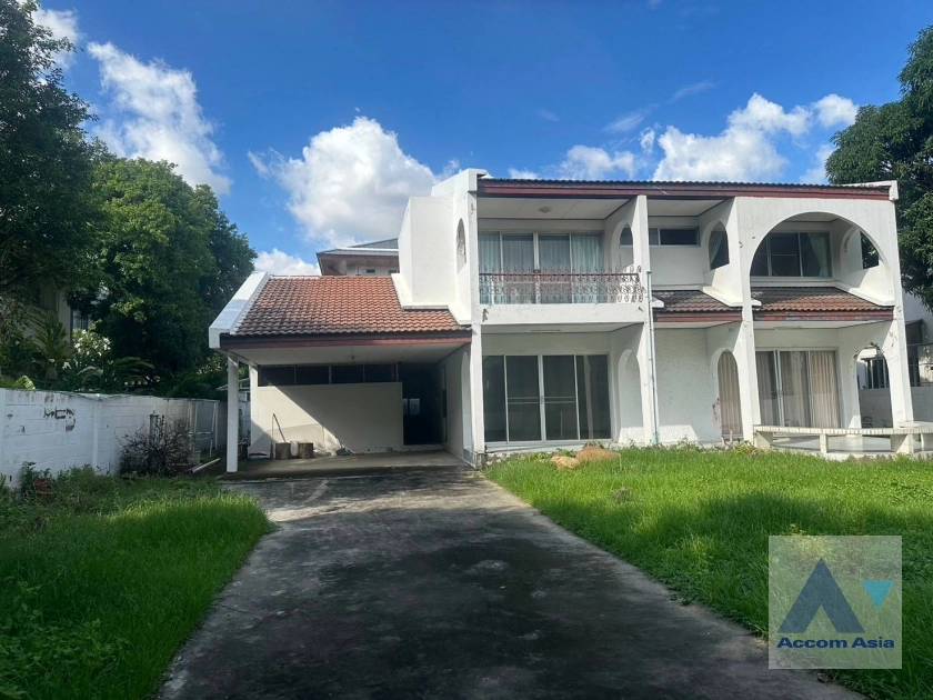  2  3 br House For Sale in Pattanakarn ,Bangkok BTS On Nut at Panya Pattanakarn Village AA41965