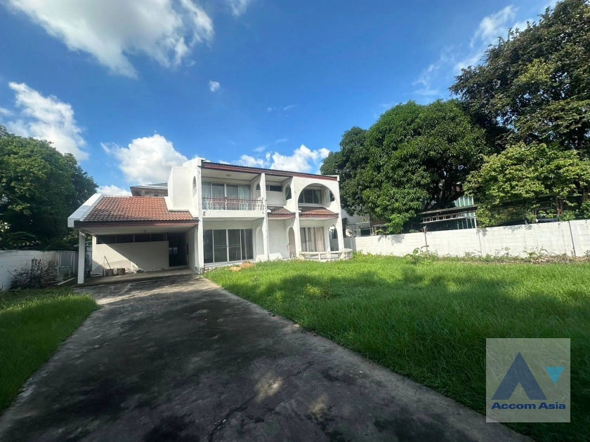 12  3 br House For Sale in Pattanakarn ,Bangkok BTS On Nut at Panya Pattanakarn Village AA41965