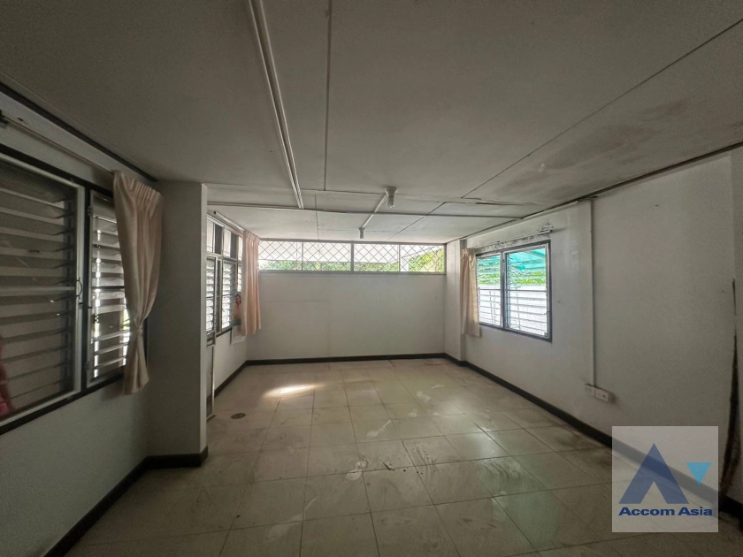 9  3 br House For Sale in Pattanakarn ,Bangkok BTS On Nut at Panya Pattanakarn Village AA41965