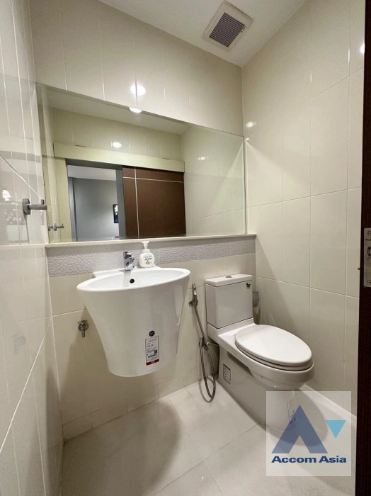 16  3 br Townhouse For Rent in Petchkasem ,Bangkok  at Baan Klang Muang Sathorn-Taksin 2 AA41977