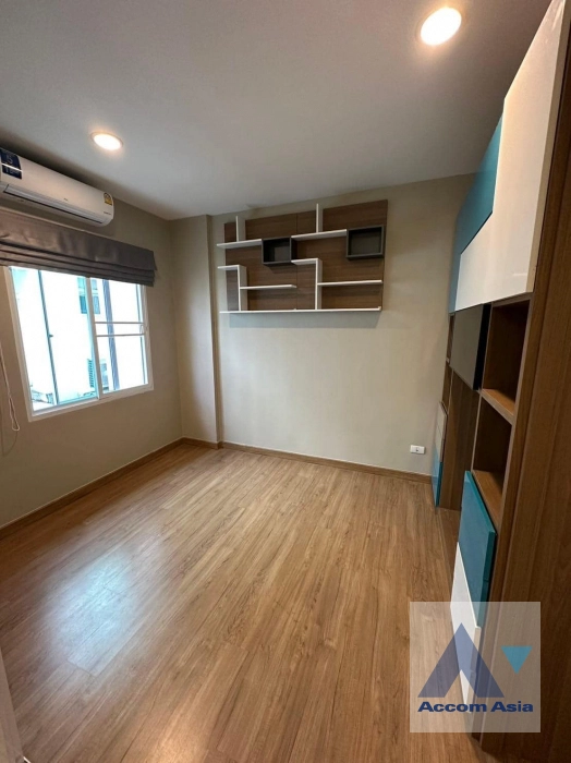 14  3 br Townhouse For Rent in Petchkasem ,Bangkok  at Baan Klang Muang Sathorn-Taksin 2 AA41977