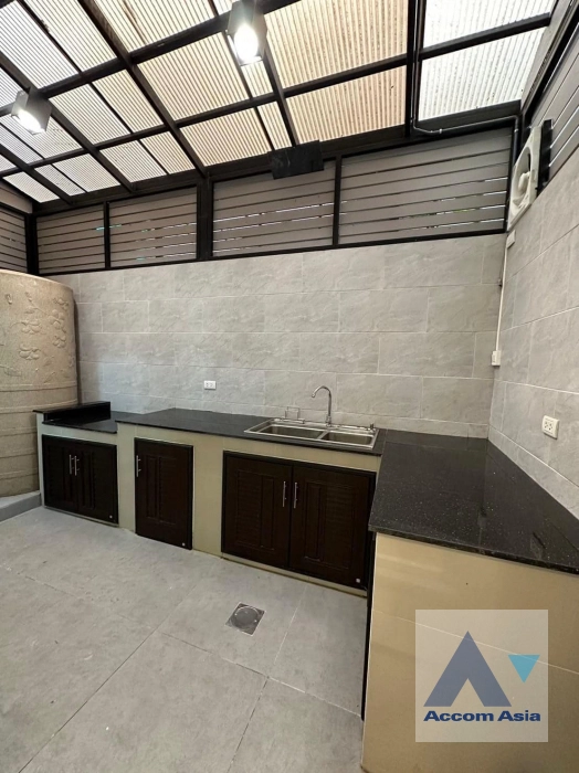 7  3 br Townhouse For Rent in Petchkasem ,Bangkok  at Baan Klang Muang Sathorn-Taksin 2 AA41977