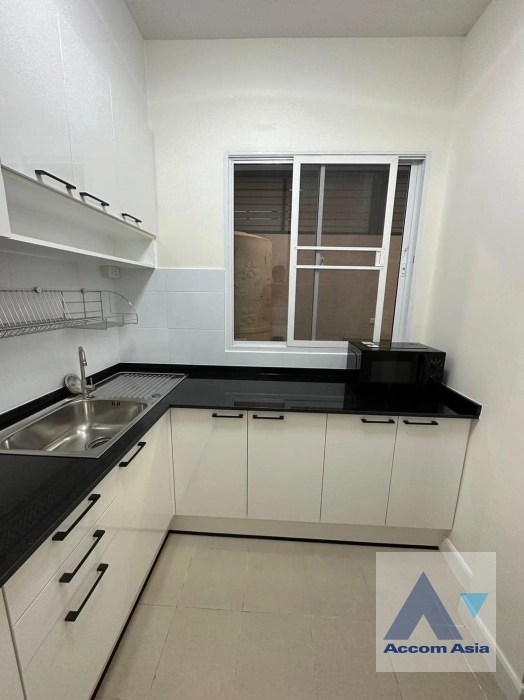  3 Bedrooms  Townhouse For Rent in Petchkasem, Bangkok  (AA41977)