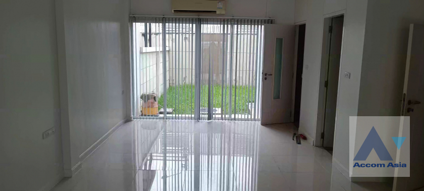  3 Bedrooms  Townhouse For Rent in Lat Phrao, Bangkok  (AA41987)