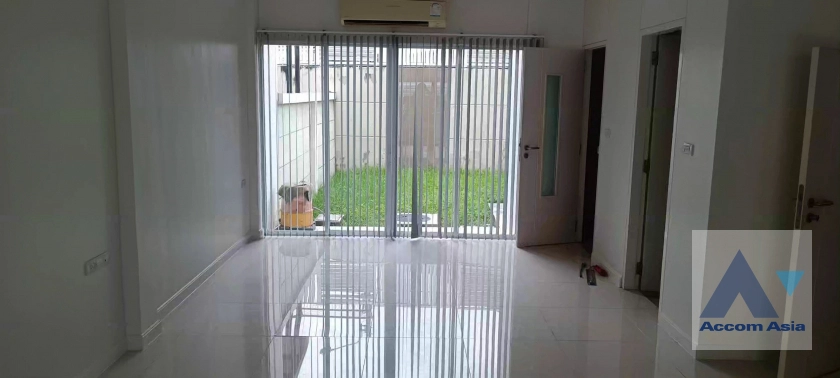  3 Bedrooms  Townhouse For Rent in Ratchadaphisek, Bangkok  (AA41987)