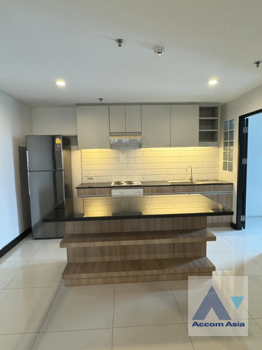  2 Bedrooms  Apartment For Rent in Sukhumvit, Bangkok  near BTS Ekkamai (AA41988)