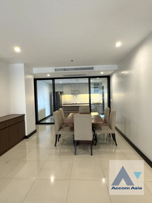  2 Bedrooms  Apartment For Rent in Sukhumvit, Bangkok  near BTS Ekkamai (AA41988)