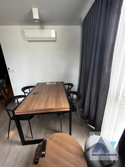  2 Bedrooms  Condominium For Rent in Ploenchit, Bangkok  near BTS Ploenchit (AA41993)