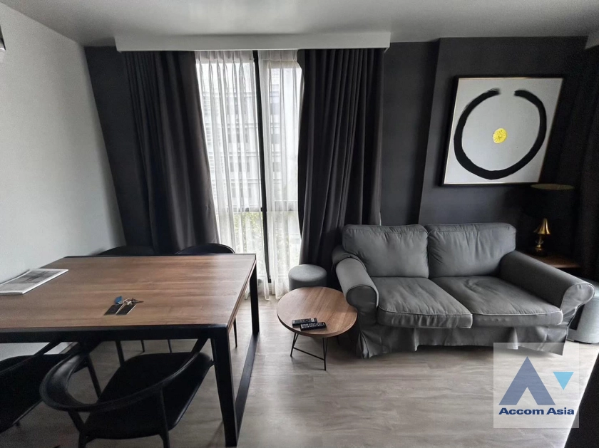  2 Bedrooms  Condominium For Rent in Ploenchit, Bangkok  near BTS Ploenchit (AA41993)