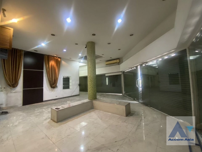  2  Building For Rent in sukhumvit ,Bangkok BTS Udomsuk AA42010