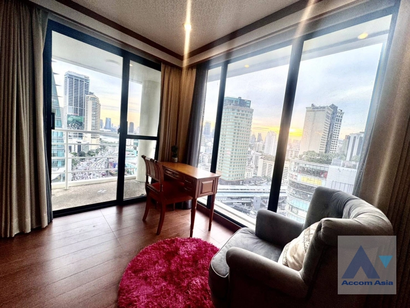  2 Bedrooms  Condominium For Rent in Sukhumvit, Bangkok  near BTS Asok - MRT Sukhumvit (AA42015)