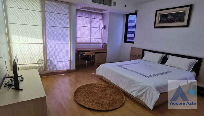  2 Bedrooms  Condominium For Rent in Ratchadapisek, Bangkok  near MRT Phetchaburi (AA42020)