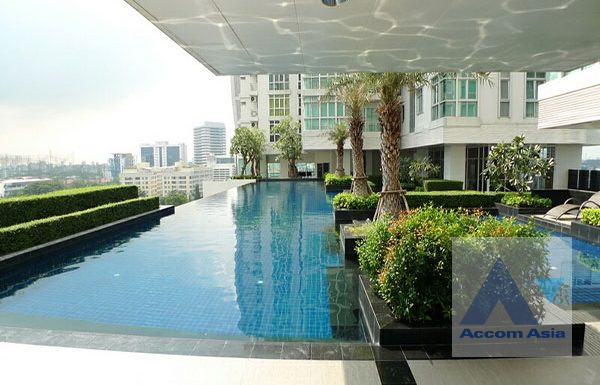  3 Bedrooms  Condominium For Rent in Sukhumvit, Bangkok  near BTS Ekkamai (AA42023)