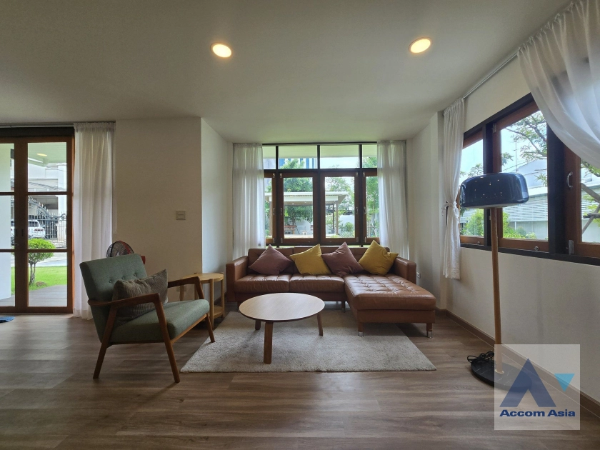 Home Office |  2 Bedrooms  House For Rent in Phaholyothin, Bangkok  near MRT Lat Phrao (AA42030)