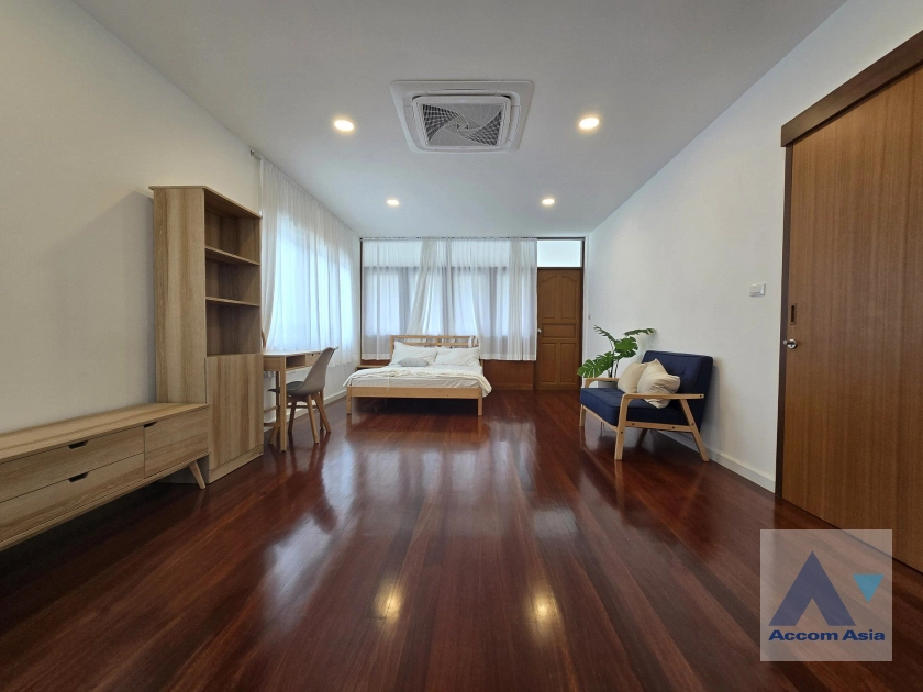 13  2 br House For Rent in phaholyothin ,Bangkok MRT Lat Phrao AA42030