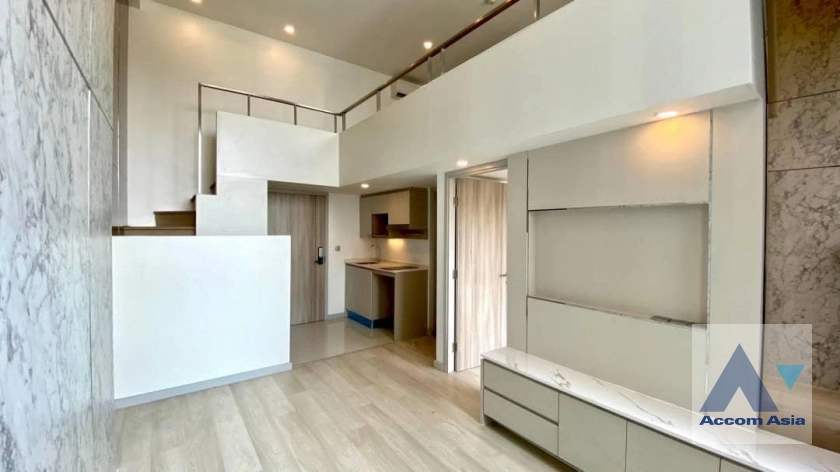  1 Bedroom  Condominium For Sale in Sathorn, Bangkok  near BTS Chong Nonsi (AA42037)