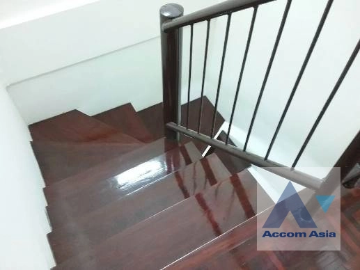  4 Bedrooms  House For Sale in Sukhumvit, Bangkok  near BTS Thong Lo (AA42043)