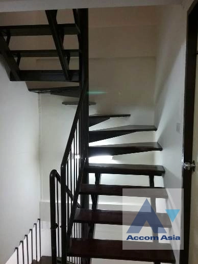  4 Bedrooms  House For Sale in Sukhumvit, Bangkok  near BTS Thong Lo (AA42043)